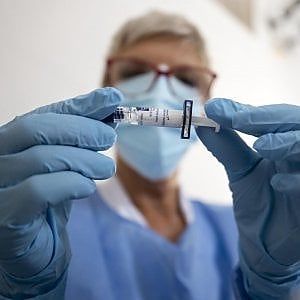 In Sicilia il virus ha ucciso cinque contagiati su cento. Gli ottantenni i più colpiti