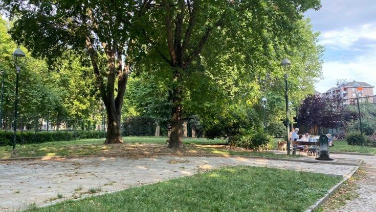 La vera storia della nonnina digiuna e in lacrime, soccorsa e rifocillata da una pattuglia della polizia