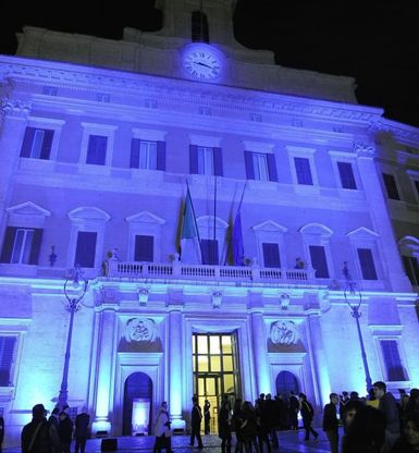 Autismo, una giornata mondiale per parlarne. E anche le città italiane si illuminano di blu