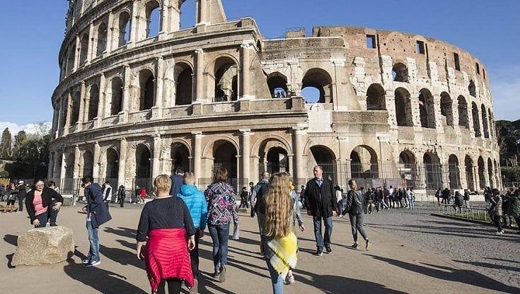 Le mille vite del ministero del Turismo, tornato (dopo la sua morte) al capezzale della Vacanze Spa