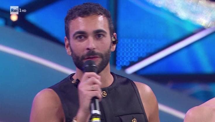 Sanremo 2023, trionfa Marco Mengoni: "Dedico la vittoria a tutte le donne in gara"
