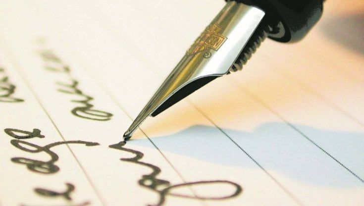I ragazzi non sanno più scrivere, tutti a scuola di calligrafia con gli amanuensi per recuperare la manualità perduta