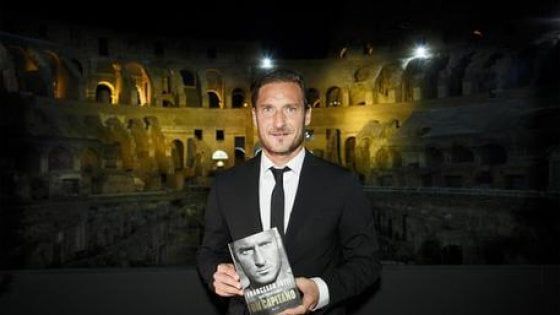 Roma, Francesco Totti entra nella Hall of Fame del club