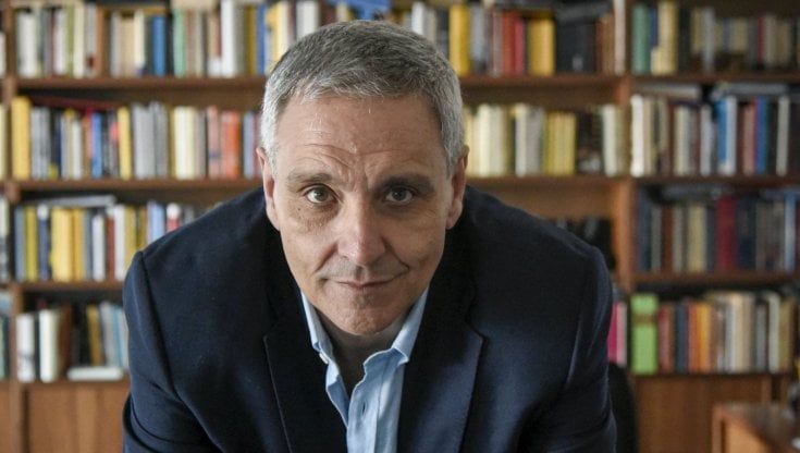 Maurizio De Giovanni e il rinascimento di Napoli: "È amata perché diversa da tutte, anche nel male"