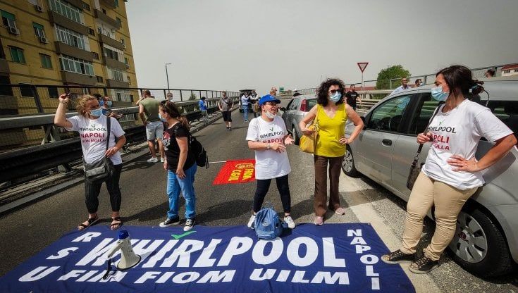 Whirlpool: operai in corteo a Napoli dopo l'assemblea