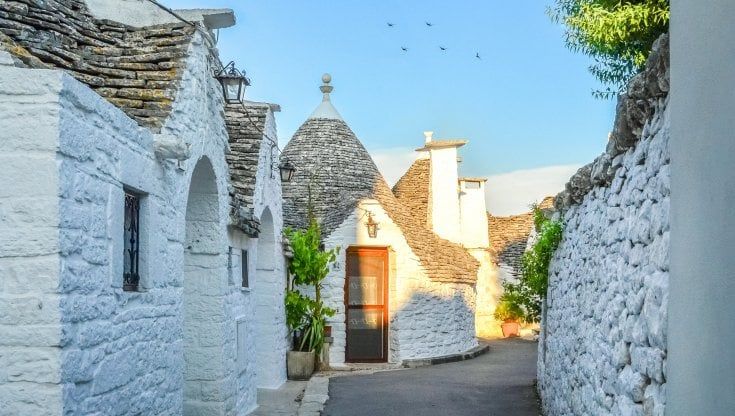 Pandemia e voglia di normalità, la Puglia dei trulli è già vicina al sold out