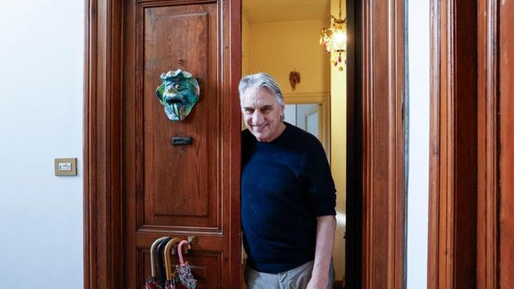 A casa di Mimmo Calopresti: “Un po’ della mia Calabria è chiusa qui, a due passi dall’arte eterna”