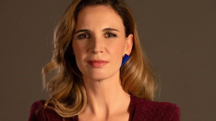 Emanuela Fanelli: “Mi innamoro di talento e umorismo ma non mi butto, ho paura del rifiuto”
