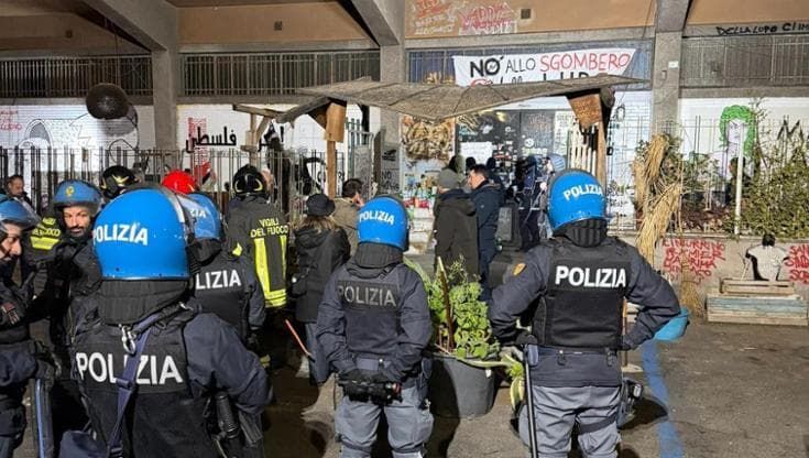 Catania, sgomberata ex palestra di piazza Lupo: via anche anarchici e appartenenti a centri sociali