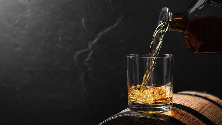 Dal cocktail al budino: tutti i modi in cui Milano usa il rum