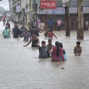 Bangladesh, 4.000 famiglie nei campi per rifugiati Rohingya colpite da forti piogge. 1 bambino di 7 anni annegato