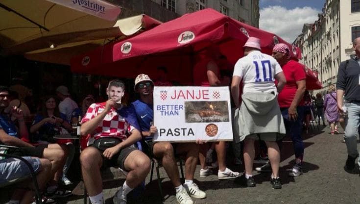 Euro 2024, verso Italia-Croazia: Lipsia si colora di bianco e rosso, allo stadio 25mila tifosi croati solo 10mila azzurri