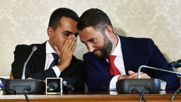 Gli irriducibili al fianco di Di Maio. E lo scontro con Conte manda in tilt i grillini siciliani