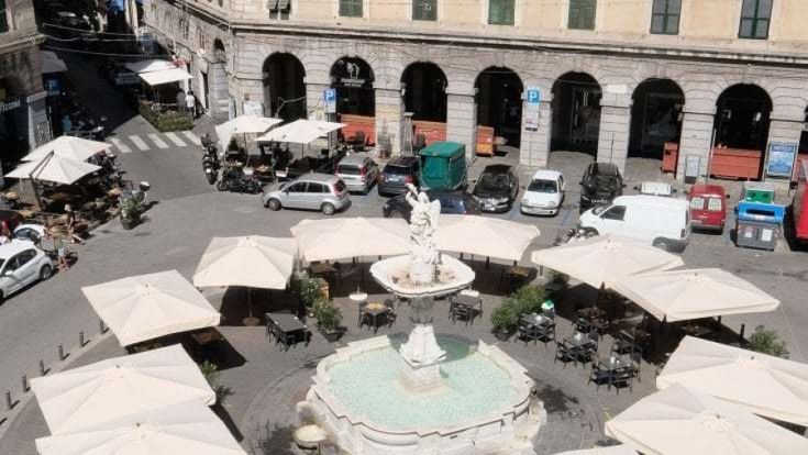 Chi ci salverà dai dehors?