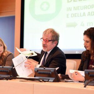 Lombardia, Maroni blinda la legge anti-moschee: "Resta in vigore, ho battuto Renzi 6-2"