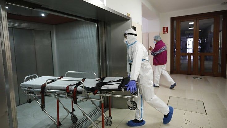Covid, il paradosso Puglia: da lunedì 14 torna in zona bianca nonostante l'aumento dei casi. Ecco perché