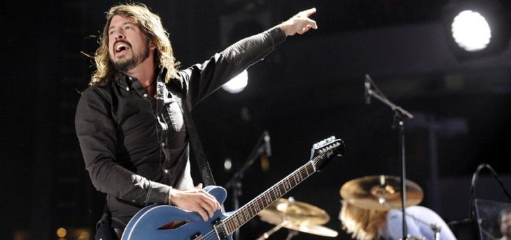 Foo Fighters, un ep gratis per le vittime di Parigi: "Torneremo a celebrar la vita"