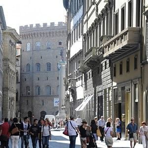 Colpo da Dior nella notte, via 100mila euro