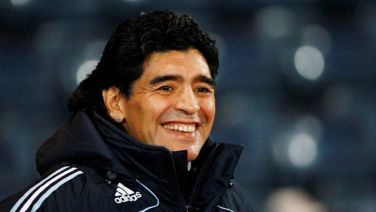 Maradona: niente cremazione, prima un nuovo test della paternità