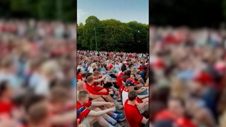 Mondiali, Norvegia agli ottavi: in migliaia alla "Viking Row" davanti al Palazzo Reale di Oslo