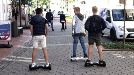 Milano rilancia sulla mobilità condivisa, in arrivo anche monopattini e skateboard elettrici