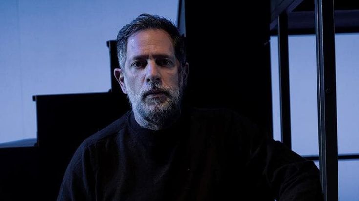 Lorenzo Lavia: “Porto in scena la mia soap opera furiosa dove non c’è mai pace”