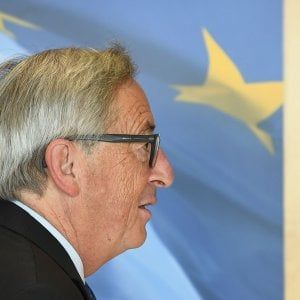 Ue, in arrivo una nuova lettera all'Italia sui conti. Ma la decisione slitta a maggio