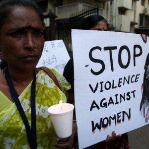 India, stuprata e uccisa a 13 anni: 5 condannati a morte