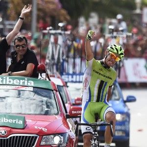Vuelta, primo acuto italiano: De Marchi vince la settima tappa