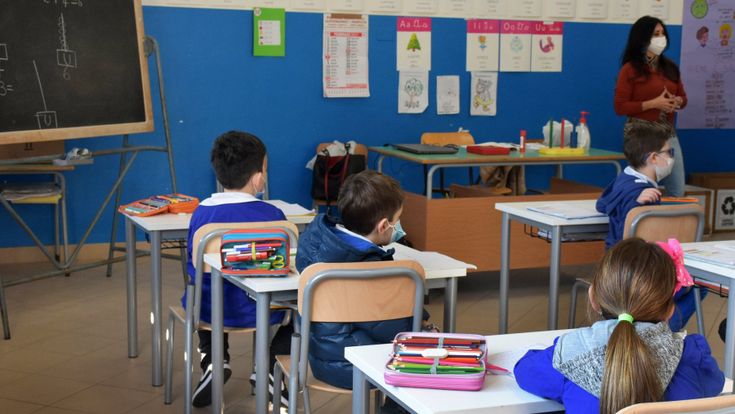 Scuola, stop alle lezioni in zona rossa ma sull’arancione è lite nel governo