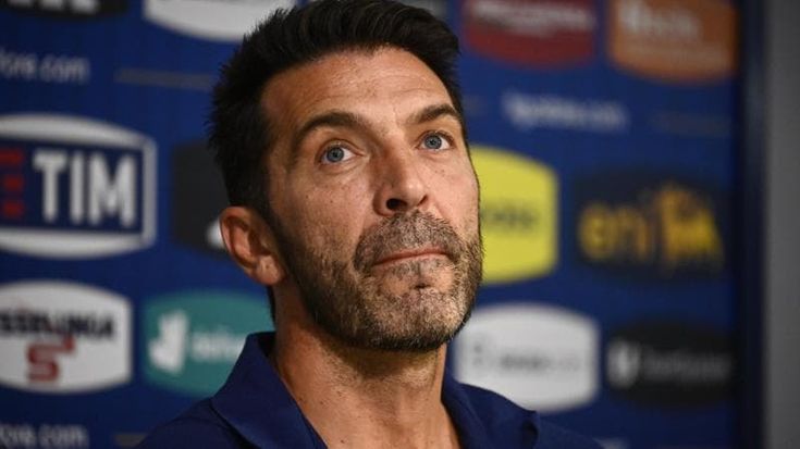 Buffon torna a scuola per prendersi il diploma. A 18 anni lo aveva comprato