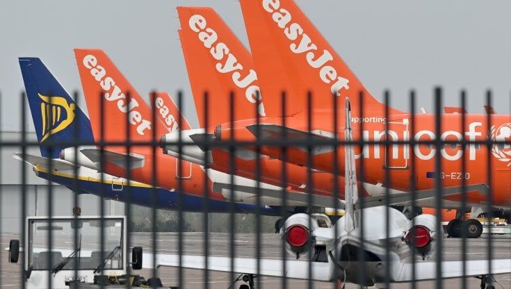 Aerei, estate 2021: le low cost scommettono sulla Brexit. Meno posti in Italia e Germania 
