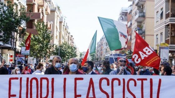 CasaPound, Raggi ci riprova: lettera al governo: “Sgomberateli”