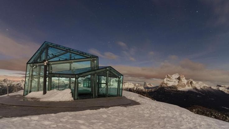 Veneto, via alle Stanze panoramiche: 172 strutture-vacanza nasceranno a 1600 metri e oltre. Il no di Pd, Verdi e Cai: “Ecco le Dolomiti da aperitivo & selfie”
