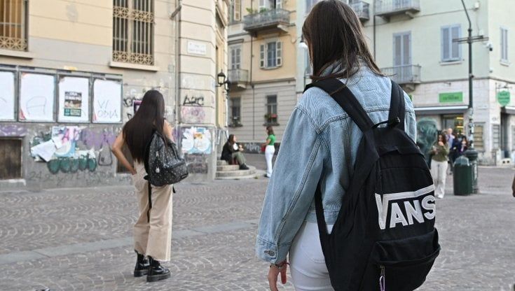 "Mio figlio, studente transgender: ora la scuola media lo riconosce ma prof e compagni di classe lo hanno sempre sostenuto"