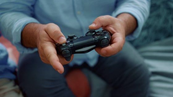 Internet: un utente su quattro utilizza la rete principalmente per giocare e guardare la tv