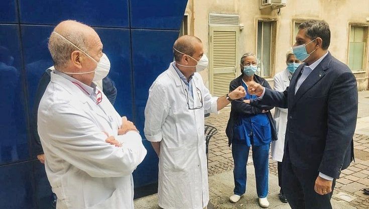 Dpcm, ipotesi coprifuoco alle 21, freno a mobilità tra Regioni. Scuola online dalla seconda media. Musei chiusi. Firma slitta a martedì  