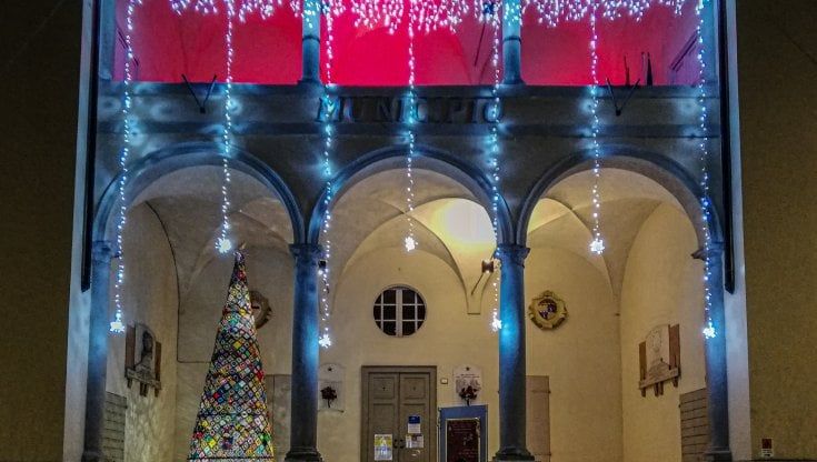 A Langhirano l'Albero di Natale nato dal lockdown aiuterà la casa protetta