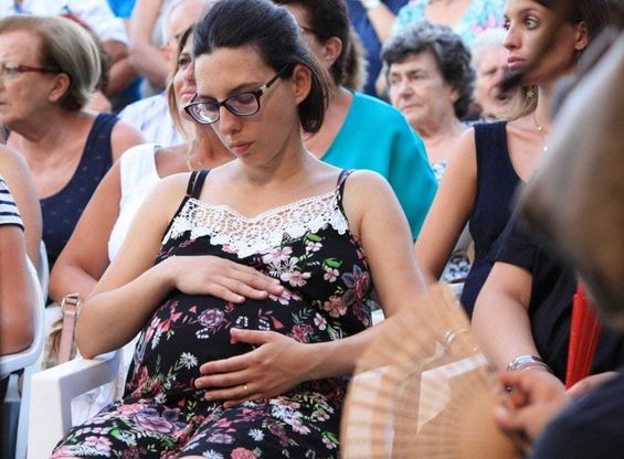 Ischia celebra Sant'Anna: partorienti in processione via mare 