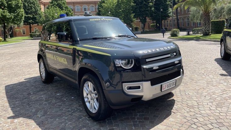 Cinquanta Defender per le Fiamme Gialle