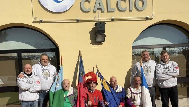 Ex calcianti si sfidano in Santa Croce per aiutare l'Associazione Tumori Toscana
