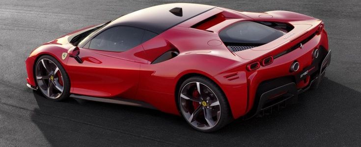 Ferrari, l'incredibile pellegrinaggio dei clienti a Maranello per la nuova SF90 Stradale