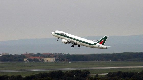 L'aereo rallenta per consumare meno: operazione risparmio ad alta quota