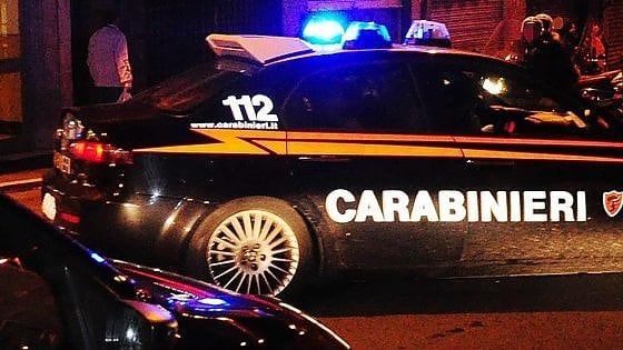Cuneo, tenta di uccidere la madre e ferisce la zia: barricato in casa, fermato dai carabinieri