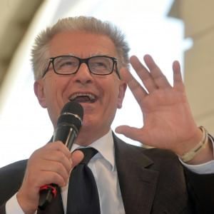 Zanda: "I politici hanno regole speciali, se non c'è trasparenza si va a casa"