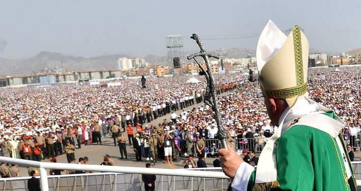 Papa a Lima: "Nel mondo molte persone considerate avanzi urbani". Alla messa 1,3 milioni