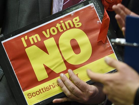 Referendum, vince il no: festeggiamenti in Scozia