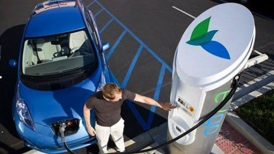 Auto elettrica, una rete di ricariche in autostrada dalla Norvegia alla Sicilia