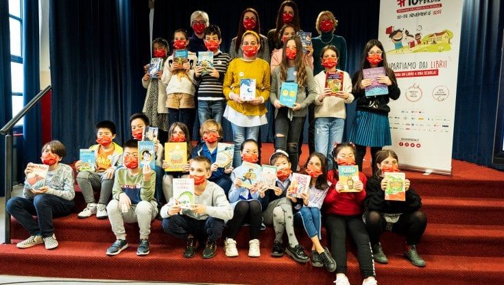 Scuola, #ioleggoperché edizione record: 3,4 milioni di alunni coinvolti. L'appello: "Salviamo le biblioteche scolastiche"