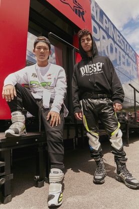 Diesel scende in pista con una capsule collection ispirata al moto racing realizzata con Alpinestars 
